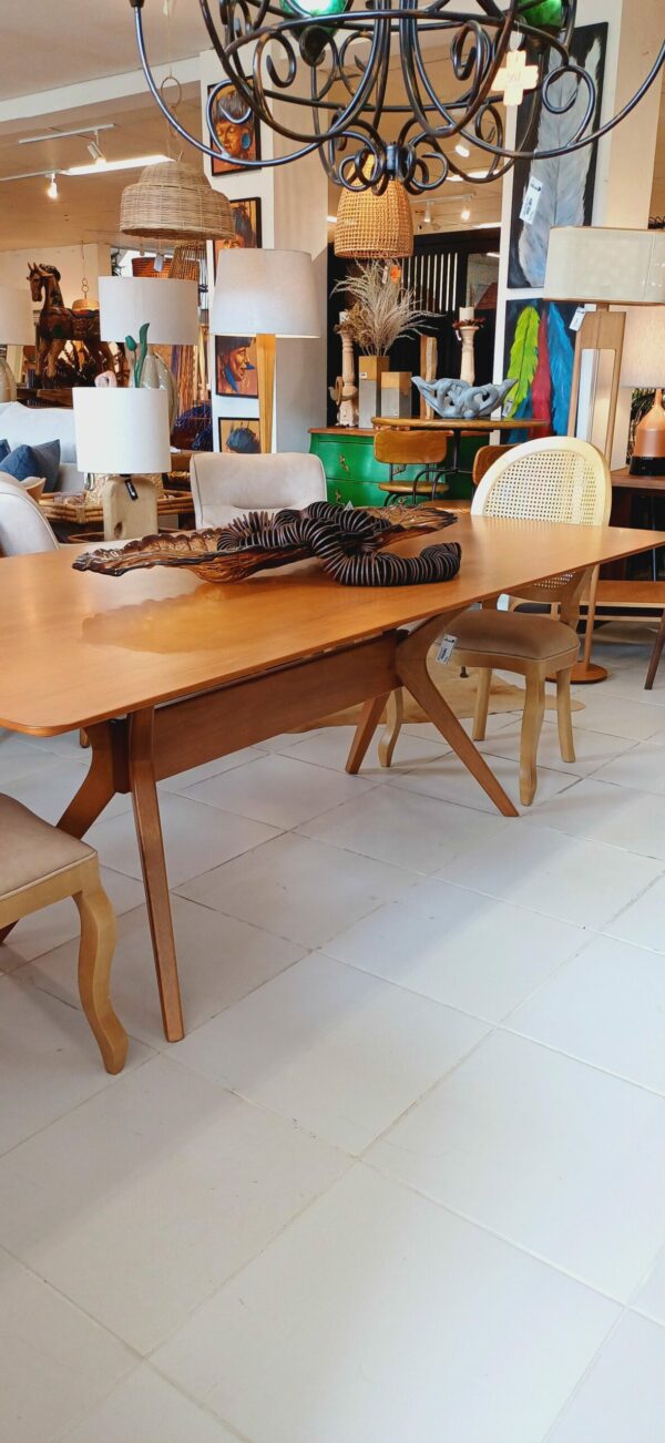 Mesa de Jantar Retangular em Madeira - Coleção Alto Padrão Ref. 6233