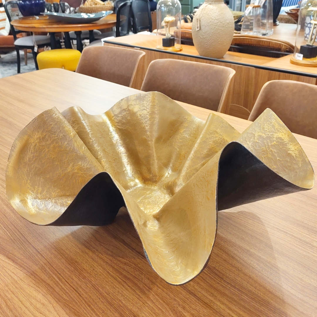 Centro de Mesa Dourado Redondo em Formato Orgânico