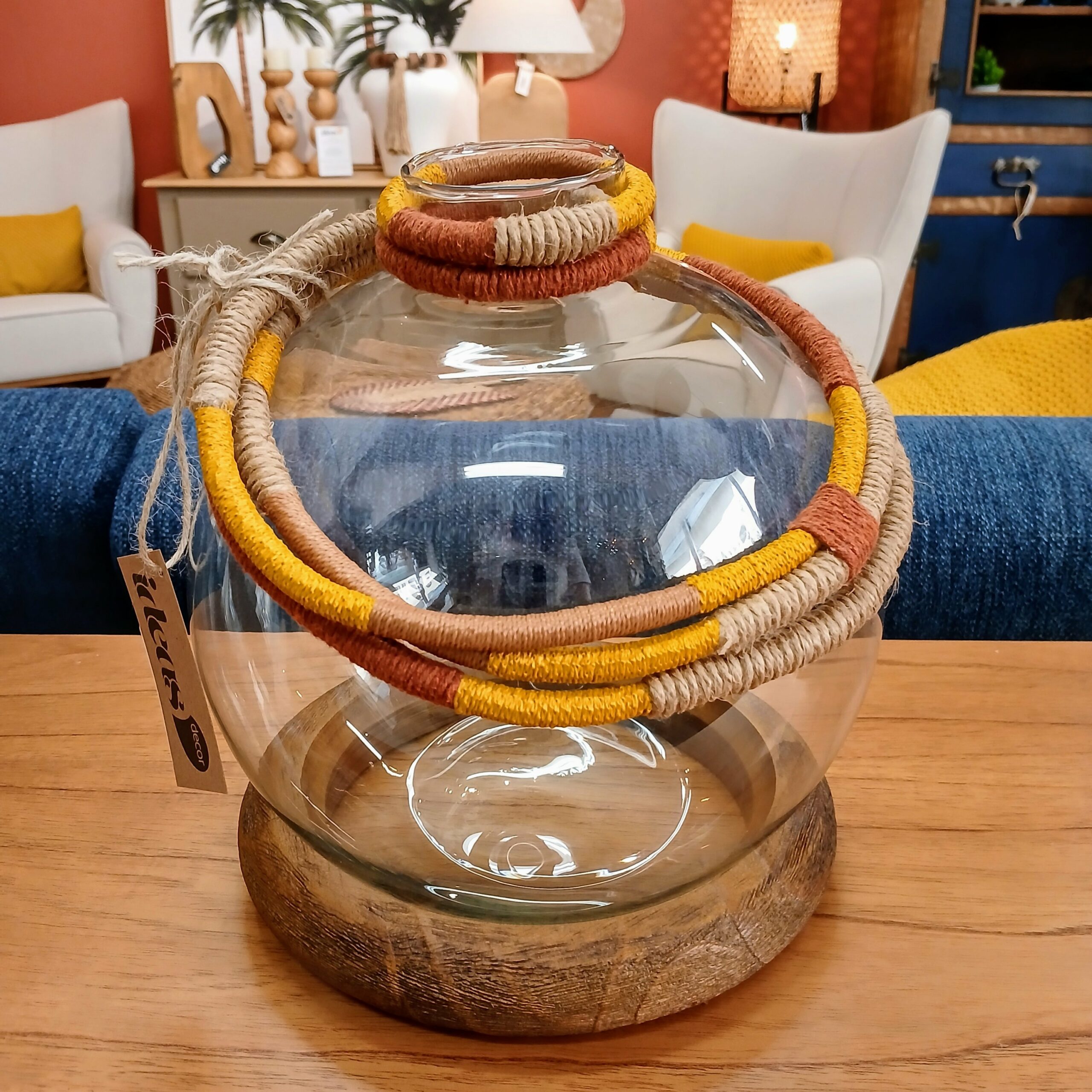 Vaso Decorativo Redondo em Vidro com Detalhes em Corda e Madeira | Coleção Fino Acabamento