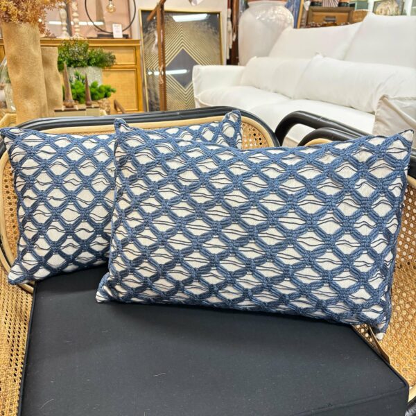 Almofada Baguete em Crochê Rendada – Fino Acabamento