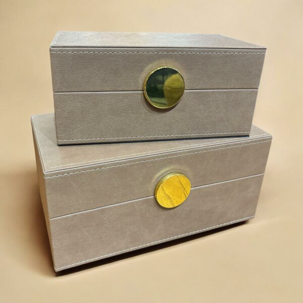 Conjunto com 2 Caixas Decorativas em Couro Sintético com Detalhe Dourado