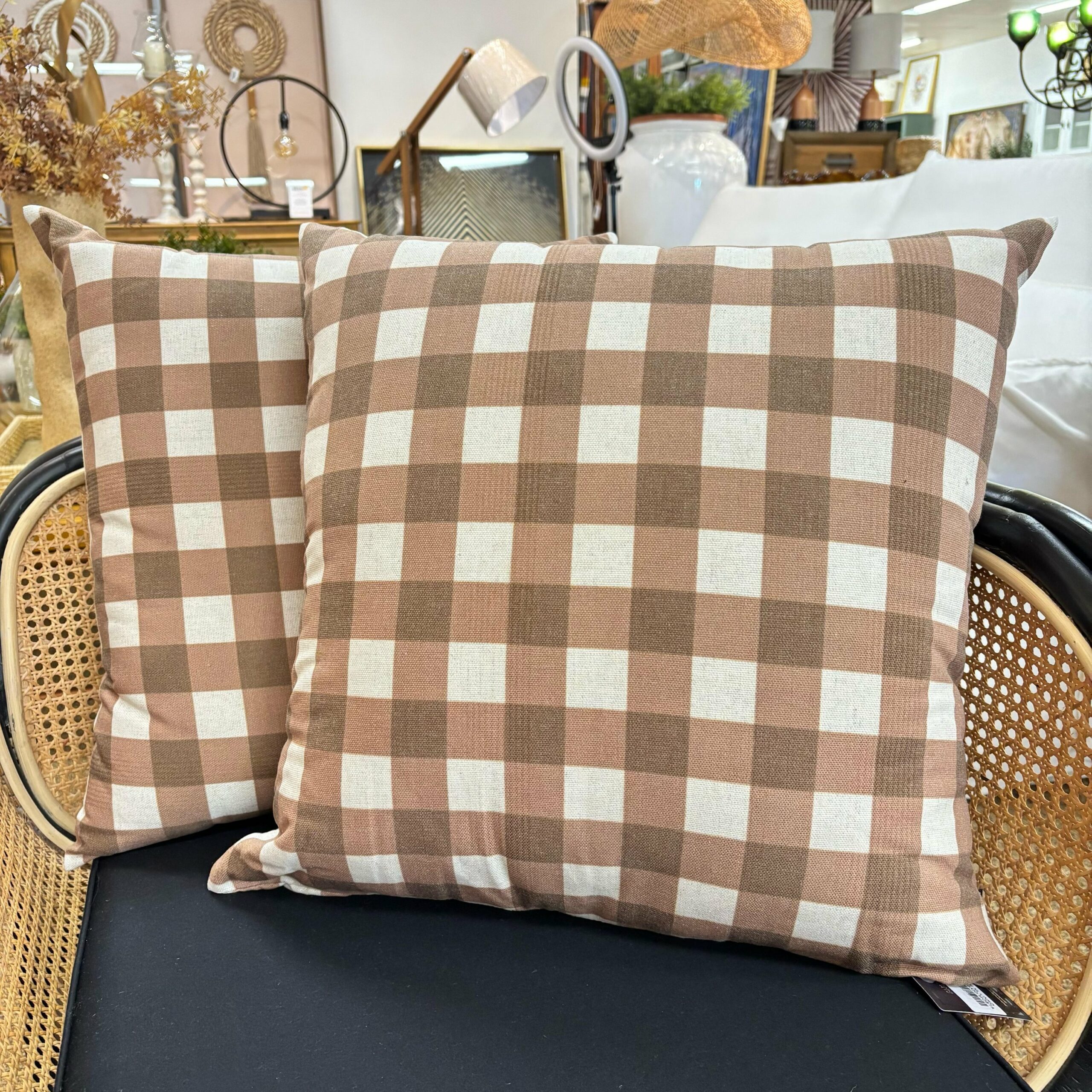 Almofada Xadrez Marrom em Linho - 55x55 cm - Fino Acabamento