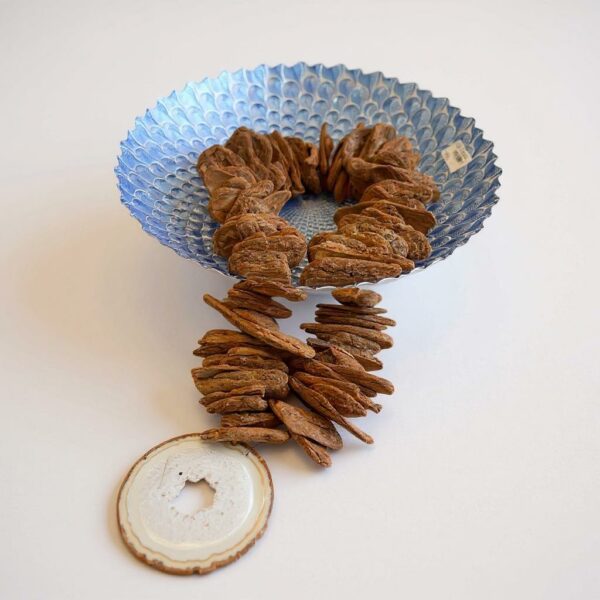 Colar de Mesa Decorativo em Madeira com Pedra