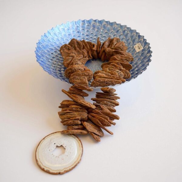 Colar de Mesa Decorativo em Madeira com Pedra