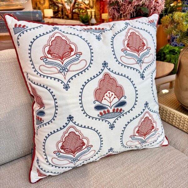Almofada Bordada 52x52 cm