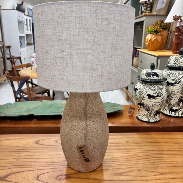 Abajur em Cerâmica e Arenato com Cúpula de Linho Rústico