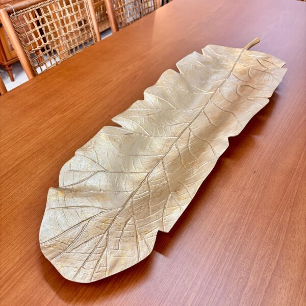Centro de Mesa Folha Dourada em Resina - 100 cm