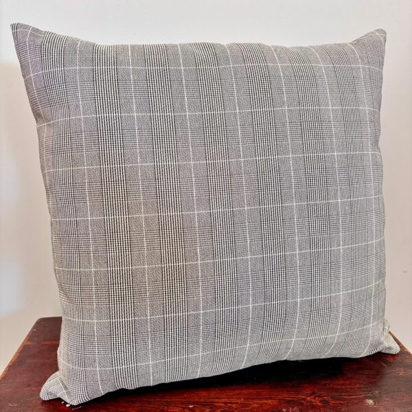 Almofada Xadrez Preta 50x50 cm - Fino Acabamento