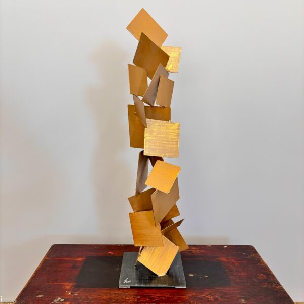 Escultura Abstrata em Metal Dourado