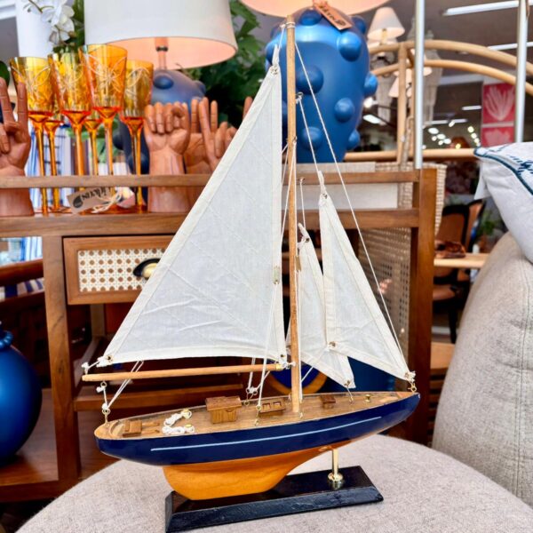 Escultura Veleiro em Madeira - 44 cm