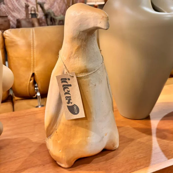 Escultura Pinguim Artesanal em Argila - 30 cm de Altura
