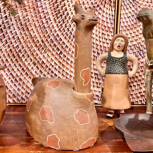 Escultura Girafa em Argila - Coleção Arte Brasileira