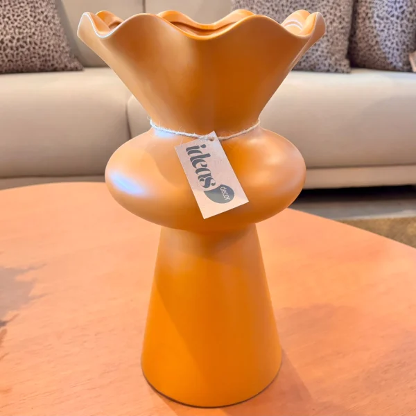Escultura em Cerâmica Pétala Caramelo